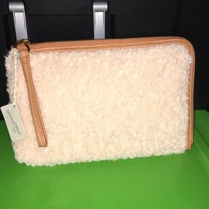 Universal thread Clutch wristlet
